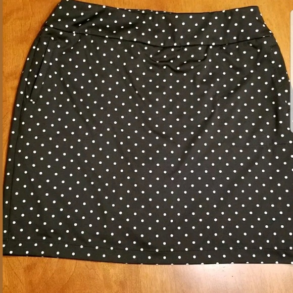 Chico's Pants - Chico's size 0 golf skort polka dots
